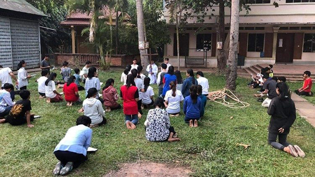 Sứ thần Toà Thánh tại Campuchia khuyến khích tín hữu học Kinh Thánh